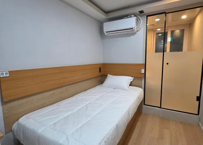 Hostel Zip1972 Near Euljiro & Myeong
