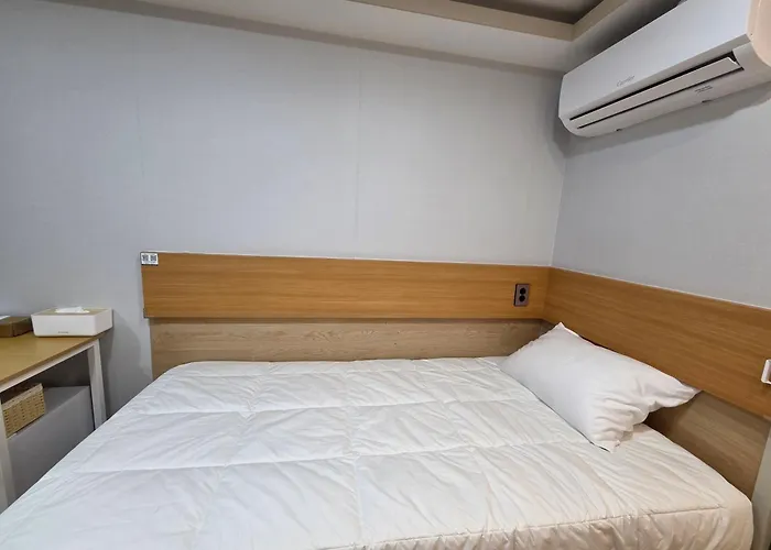 Hostel Zip1972 Near Euljiro & Myeong *