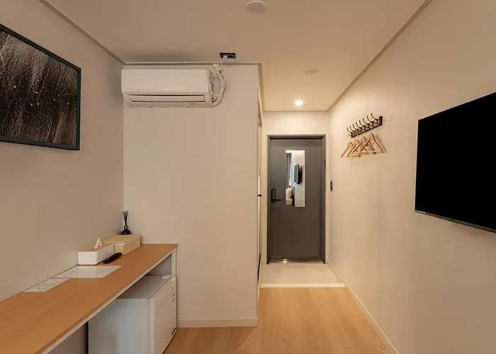 Hostel Zip1972 Near Euljiro & Myeong Seul