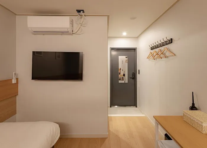 Hostel Zip1972 Near Euljiro & Myeong Seul